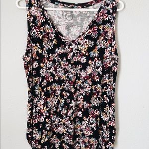 Women’s Maurice’s tank top. Vneck. Floral. Size large.